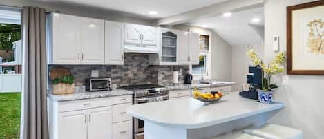 Frigorífic, microones, forn i placa de cuina