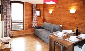 Living area - Studio for 4 People in the Heart of the Orres 1650 Resort (Les Orres)