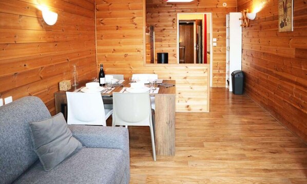 Dining - Studio for 4 People in the Heart of the Orres 1650 Resort (Les Orres)