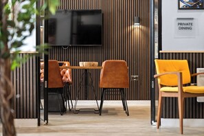 Lobby sitting area - Student Only Pennine House (Leeds)