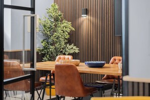 Lobby sitting area - Student Only Pennine House (Leeds)