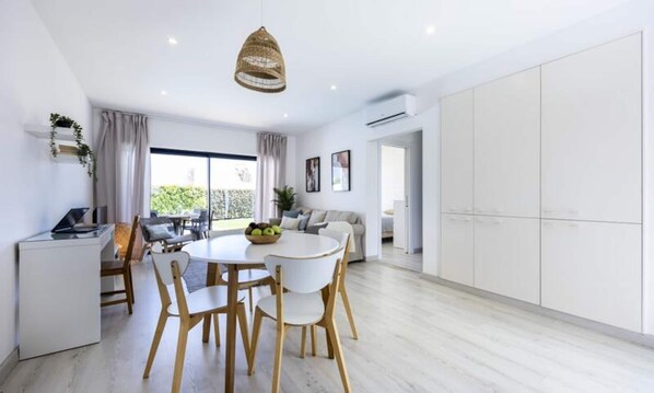 Dining - Houses & Villas for 4 People (Vila do Bispo)