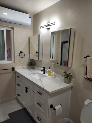 Toallas y papel de baño 