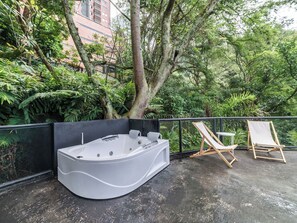 Apartment (202) | Deep-soaking bathtub