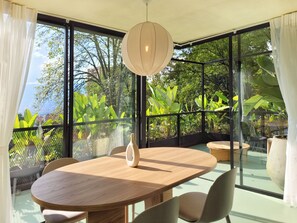 Apartment (202) | Dining room