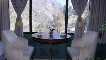 Tree House Deluxe, balcon, vue colline | Wi-Fi gratuit