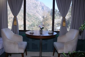 Tree House Deluxe, balcon, vue colline | Wi-Fi gratuit