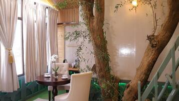 Deluxe-Baumhaus, Balkon, Hügelblick | Kostenloses WLAN