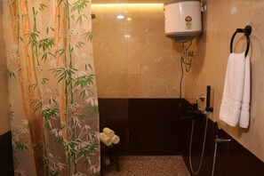 Deluxe Tree House, Balcony, Hill View | Bathroom | Shower, free toiletries, towels, soap - SnugBug Kasol (Kasol)