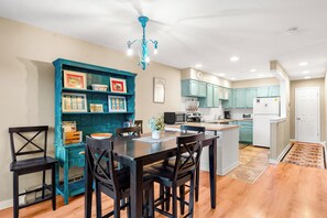 Dining - Large One Bedroom in Great Location! (Breckenridge)