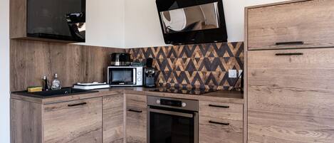 Réfrigérateur, micro-ondes, four, lave-vaisselle