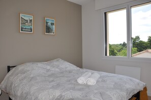 3 chambres, fer et planche à repasser, Wi-Fi gratuit, draps fournis