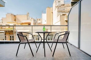 Outdoor dining - Stay Kula Aparthotel City Center (Athens)