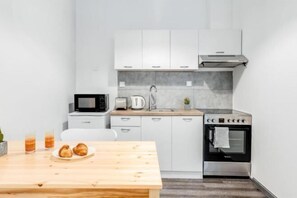 Private kitchen - Stay Kula Aparthotel City Center (Athens)