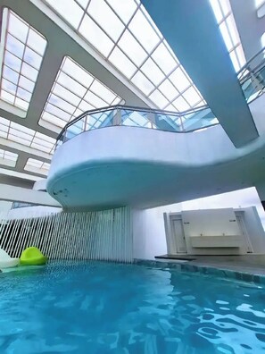 Piscine couverte, piscine extérieure