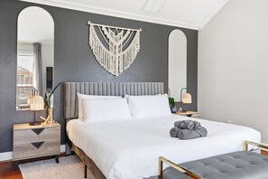 4 sovrum, skrivbord, strykjärn/strykbräda och wi-fi