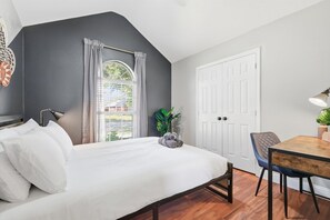 4 habitaciones, escritorio, tabla de planchar con plancha y wifi 