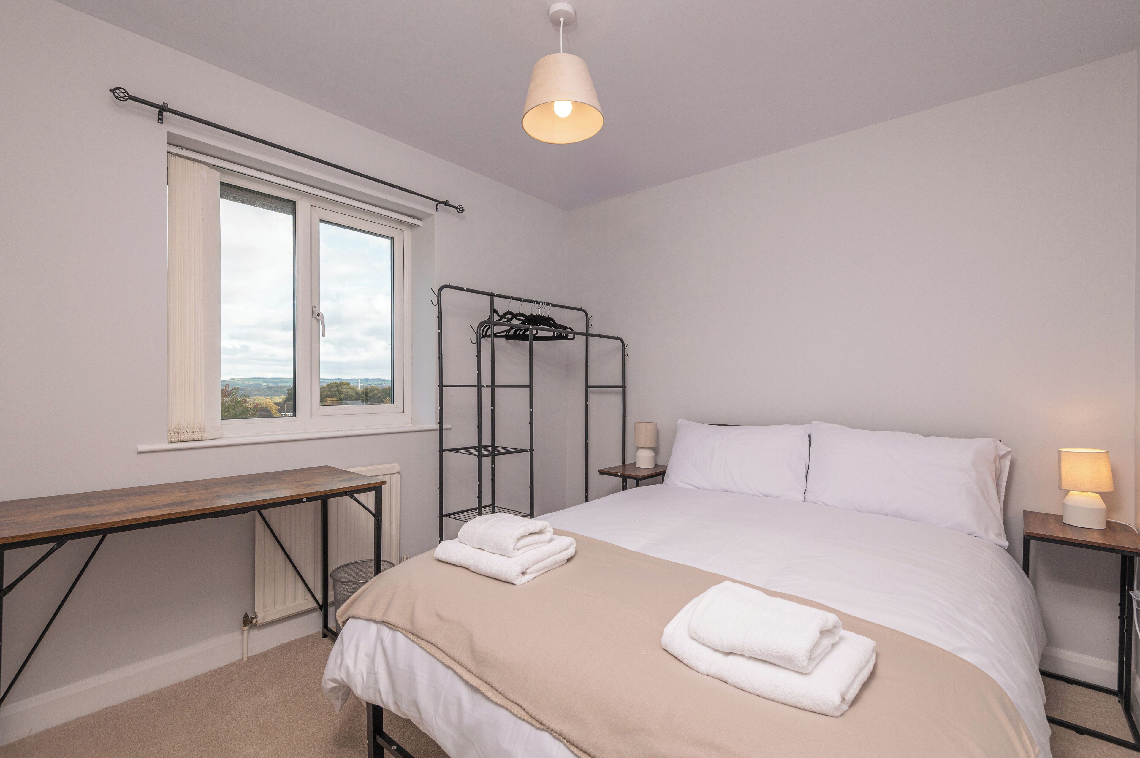 4 bedrooms, iron/ironing board, WiFi, bed sheets