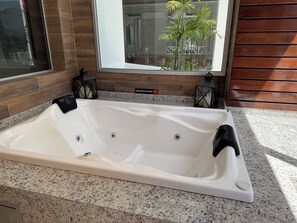 Interior - Brand new, fully equipped apartment in downtown Belém, PA, with pool, sauna, hot tub, rooftop terrace, and garage. (Belém)