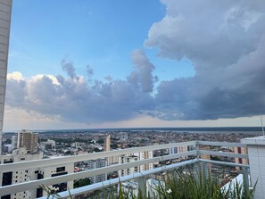 Property grounds - Brand new, fully equipped apartment in downtown Belém, PA, with pool, sauna, hot tub, rooftop terrace, and garage. (Belém)