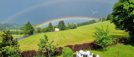 تناول الطعام بالخارج