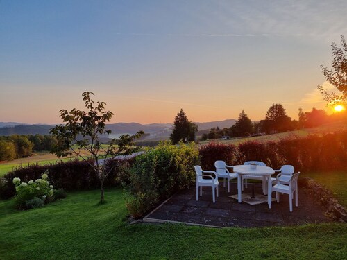 Ferienwohnung "Sunnenviul", traumhafte Auszeit im Grünen - mit Terrasse & herrlichem Ausblick