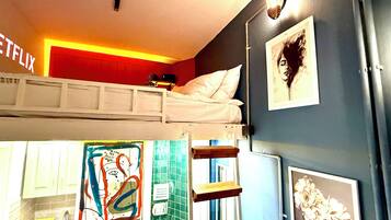 1 habitación, tabla de planchar con plancha, wifi y ropa de cama