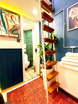 المنشأة من الداخل