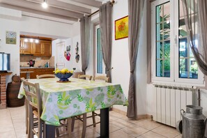 Dining - Gite 1 - Chez Balum, 3 km from Lourdes, Hautes-Pyrénées (Lézignan)