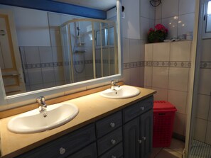 Een douche, een haardroger