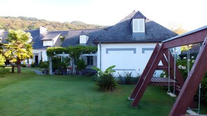 Children’s area - Gite 1 - chez Balum, 3 km from Lourdes, Hautes-Pyrénées (Lézignan)