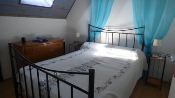 3 bedrooms, iron/ironing board, WiFi