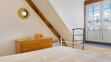 3 bedrooms, iron/ironing board, WiFi
