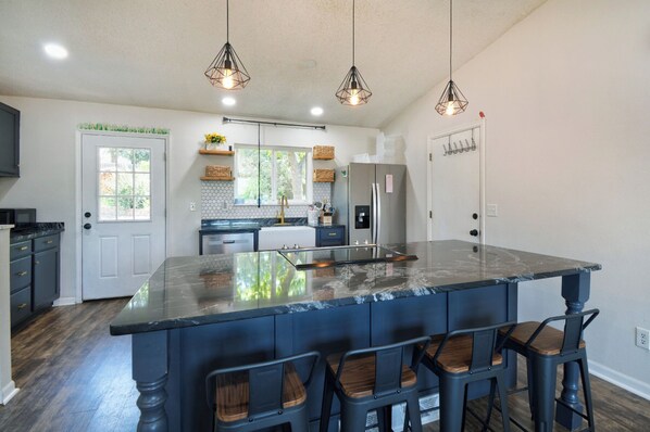 Fridge, microwave, oven, stovetop - Sunny Pet-Friendly Escape | Mountain Views & Large Yard (Colorado Springs)