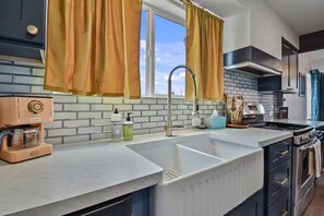 Microonde, forno, piano cottura, lavastoviglie