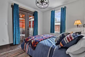 3 bedrooms, iron/ironing board, bed sheets - 3BD/2BA, Hot Tub, Pickleball Court, Arcade, Wifi, Laundry, 10 min. to Park City (Kamas)