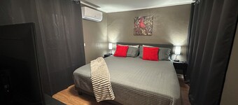 Benny B Charming 2 Bedroom house bunk/game room close to Ball State University