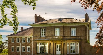 Historic Hall Wing nr York & Leeds + free Hot tub!