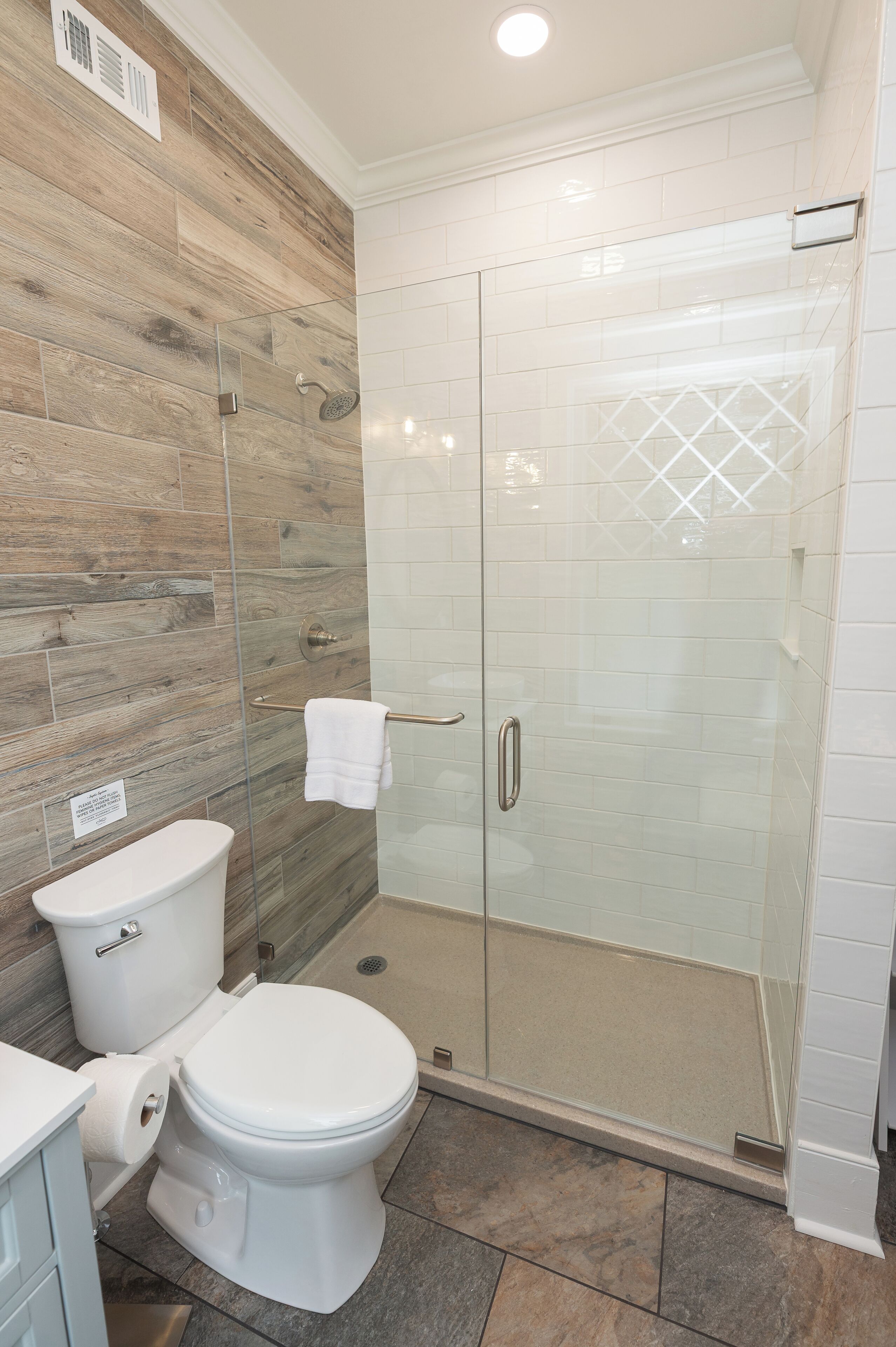 Habitación, 1 cama King size, para no fumadores | Baño | Amenidades de baño gratuitas, secadora de cabello, toallas 