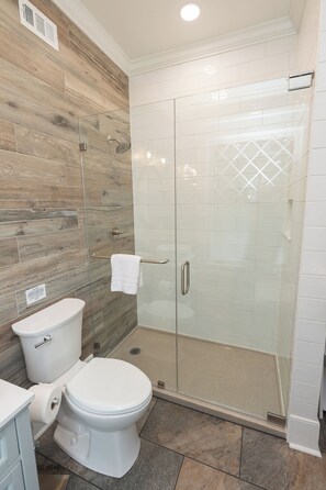 Bathroom - Old Furnace Inn (Harrisonburg)