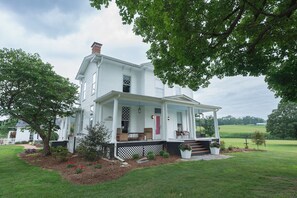 Exterior - Old Furnace Inn (Harrisonburg)