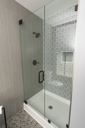 Room, 1 Queen Bed, Non Smoking | Bathroom | Free toiletries, hair dryer, towels, toilet paper - Old Furnace Inn (Keezletown)