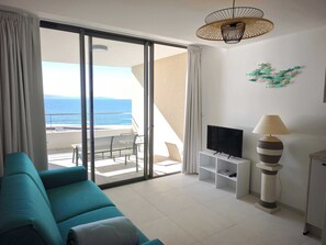 TV - Studio with sea view and pool, ideally located (Ajaccio)