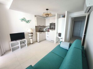 TV - Studio with sea view and pool, ideally located (Ajaccio)