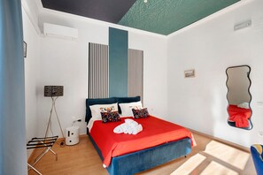 2 bedrooms, WiFi, bed sheets - Antica Dimora Deluxe 2 with Balcony, Wi-Fi and Air Conditioning (Napoli)