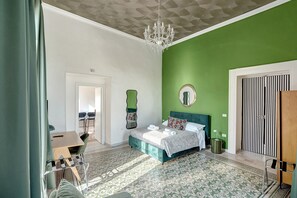 2 عدّة غرف نوم وواي فاي وملاءات أسرّة