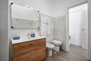 تجهيزات دش، مجففات شعر، مناشف