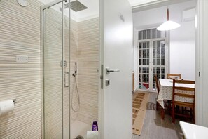 Dining - Apartment 'Antica Dimora Deluxe' with Balcony, Wi-Fi and Air Conditioning (Napoli)