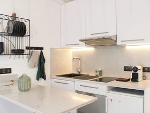 Fridge, microwave, dishwasher, coffee/tea maker - Stay in 2 at the heart of Paris, near the Pantheon (Paris)