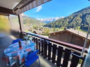 Outdoor dining - Bright studio in the heart of Le Grand-Bornand (Le Grand-Bornand)